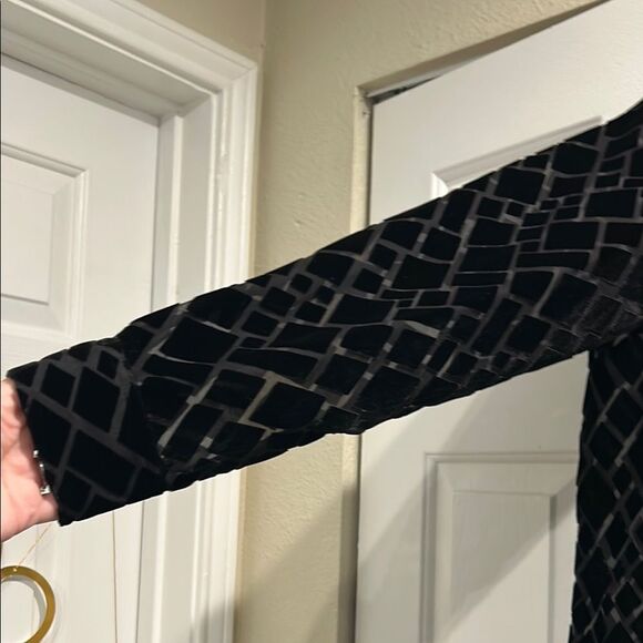 Black Velvet Geometric Shirt, Size 12 - Picture 4 of 8